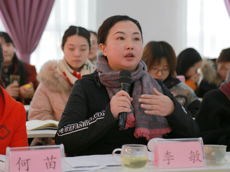 会上,主研何苗老师代表课题组进行了阶段汇报,从研究背景,研究进展